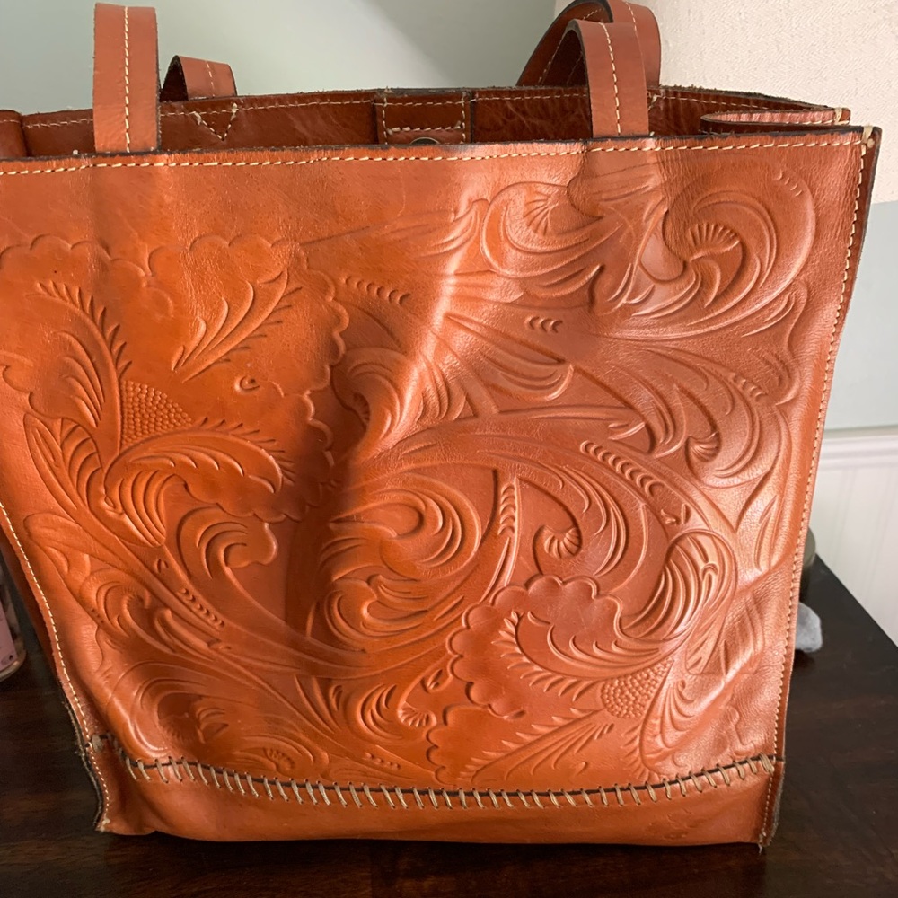 Patricia Nash Tooled Tote like new